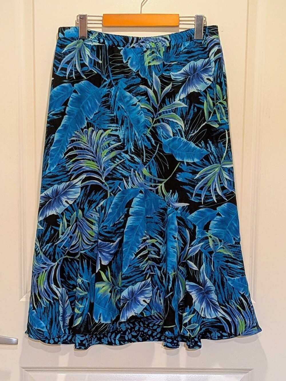 EUC Vintage TanJay 12P Reversible Black and Blue Floral Ruffle Trim Skirt